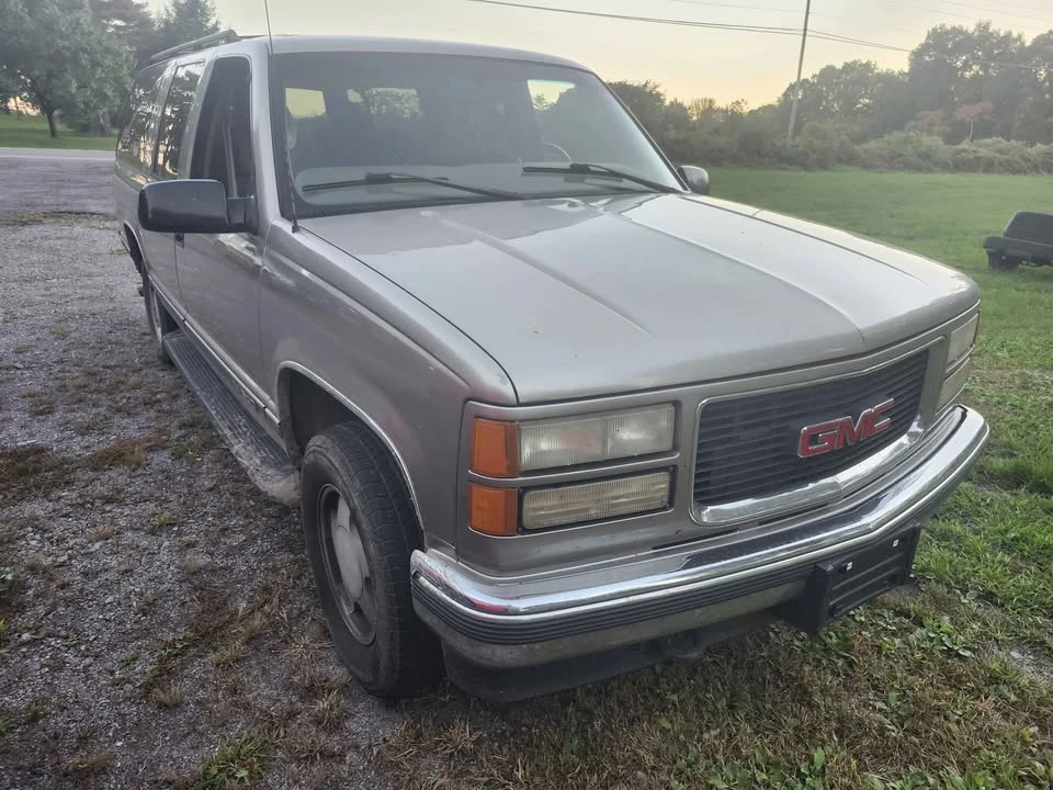1999 GMC Suburban 8th Gen - Image 5 of 5