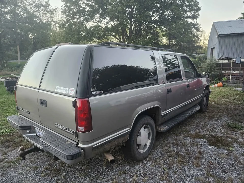 1999 GMC Suburban 8th Gen - Image 2 of 5