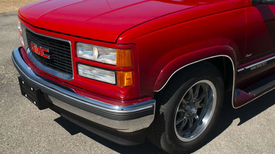 1999 GMC Suburban 8th Gen - Image 8 of 12