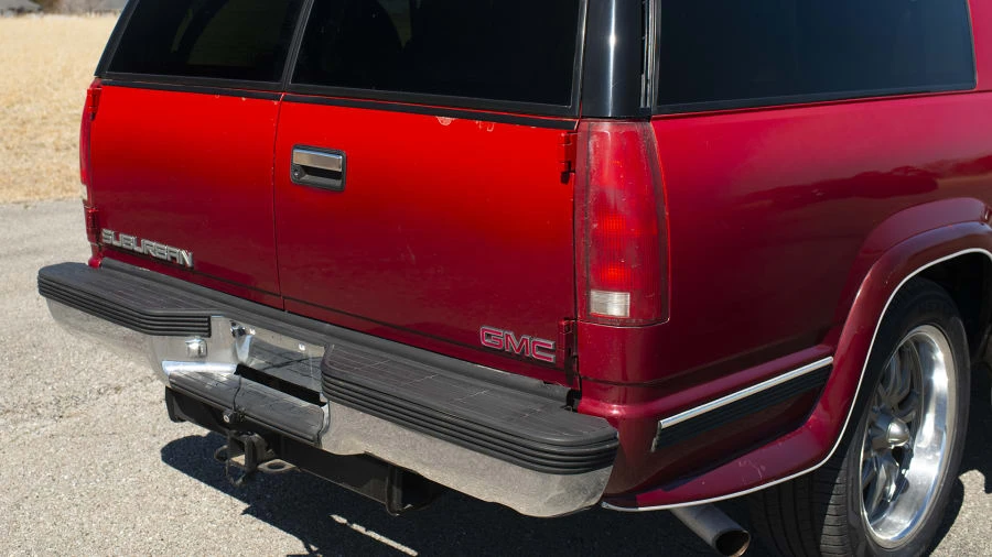 1999 GMC Suburban 8th Gen - Image 10 of 12