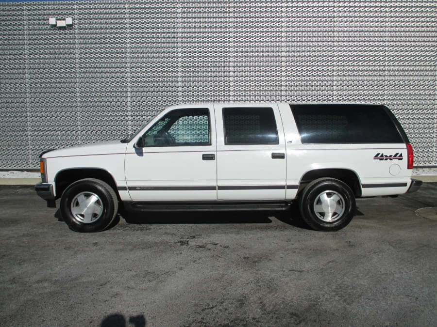 1999 GMC Suburban 8th Gen - Image 4 of 16