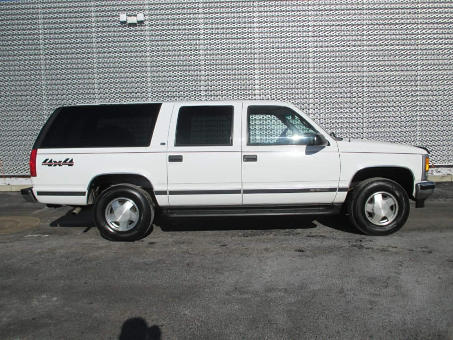 1999 GMC Suburban 8th Gen - Image 6 of 16