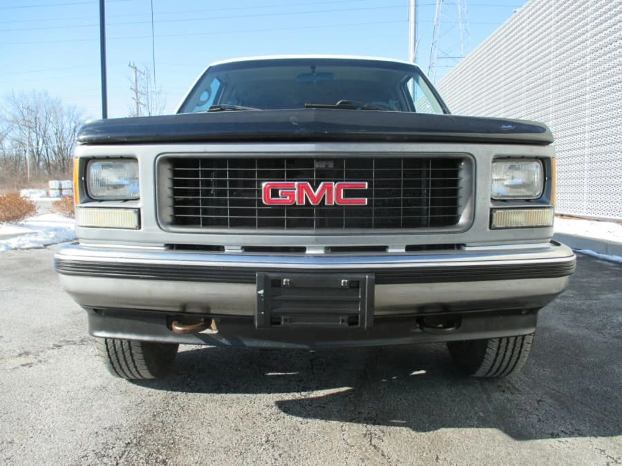 1999 GMC Suburban 8th Gen - Image 7 of 16