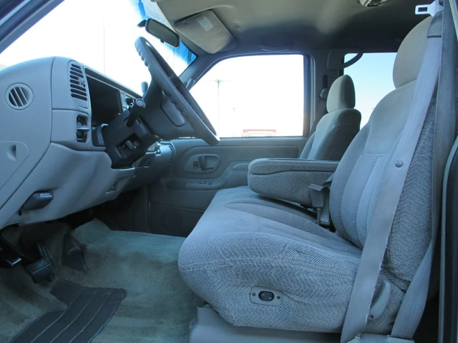 1999 GMC Suburban 8th Gen - Image 10 of 16