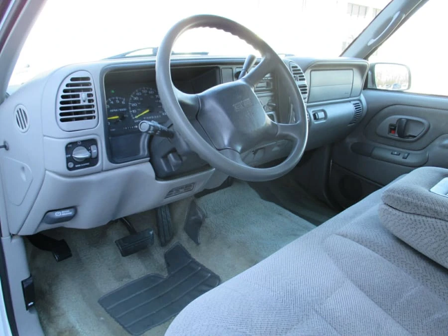 1999 GMC Suburban 8th Gen - Image 11 of 16