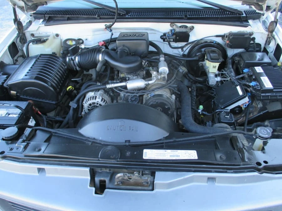 1999 GMC Suburban 8th Gen - Image 14 of 16