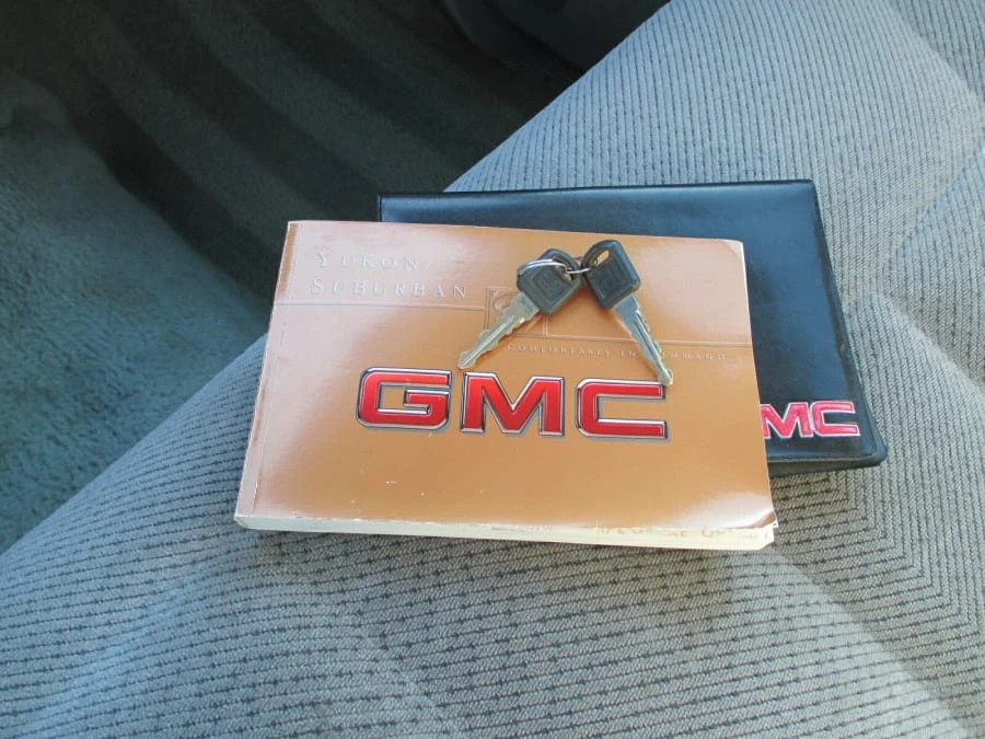 1999 GMC Suburban 8th Gen - Image 16 of 16