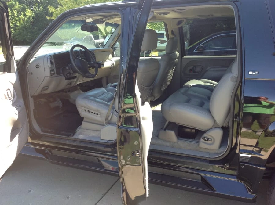1999 GMC Suburban 8th Gen - Image 4 of 6