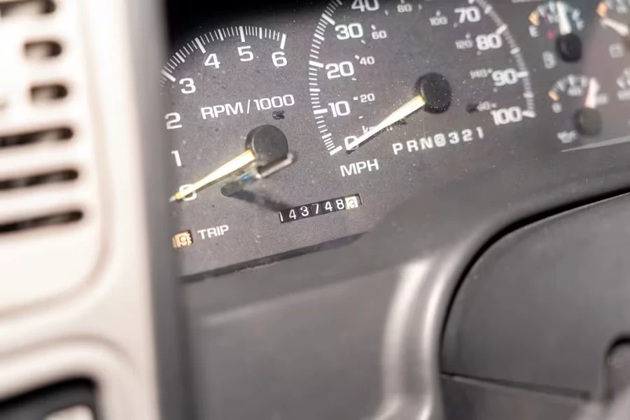 1999 GMC Suburban 8th Gen - Image 28 of 31