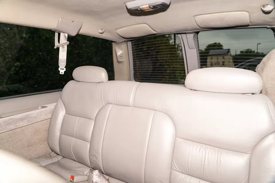 1999 GMC Suburban 8th Gen - Image 25 of 31
