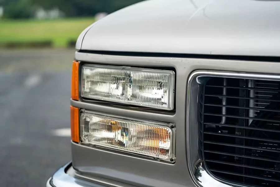 1999 GMC Suburban 8th Gen - Image 9 of 31