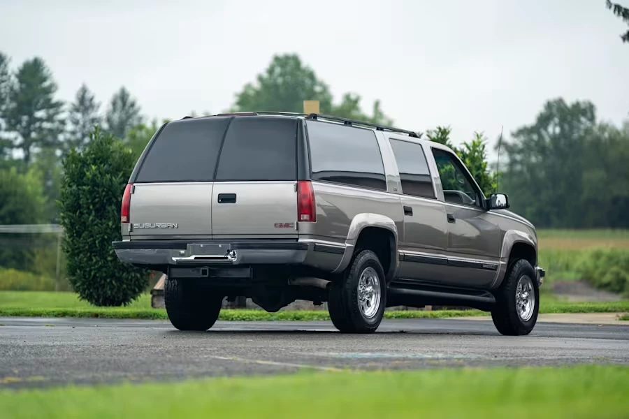 1999 GMC Suburban 8th Gen - Image 3 of 31