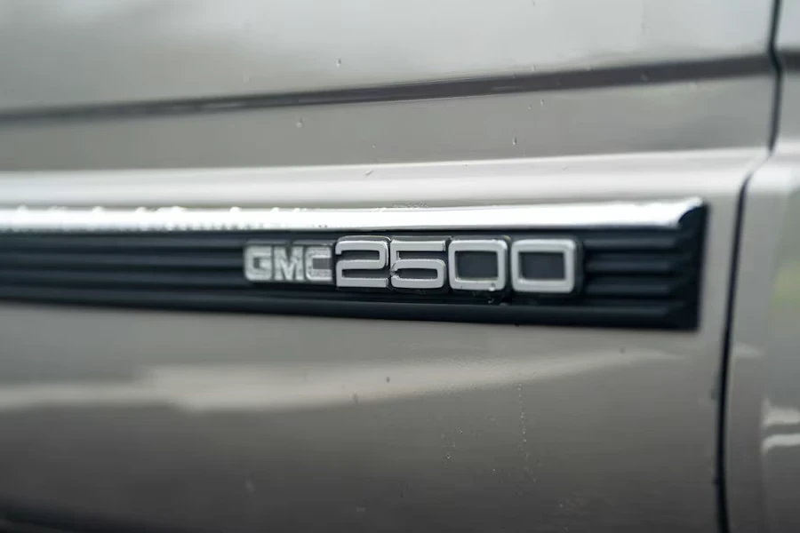 1999 GMC Suburban 8th Gen - Image 11 of 31