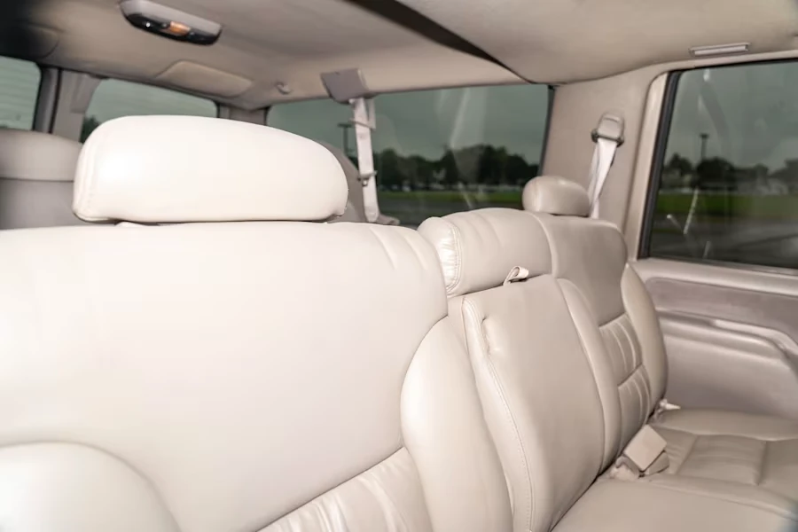 1999 GMC Suburban 8th Gen - Image 19 of 31