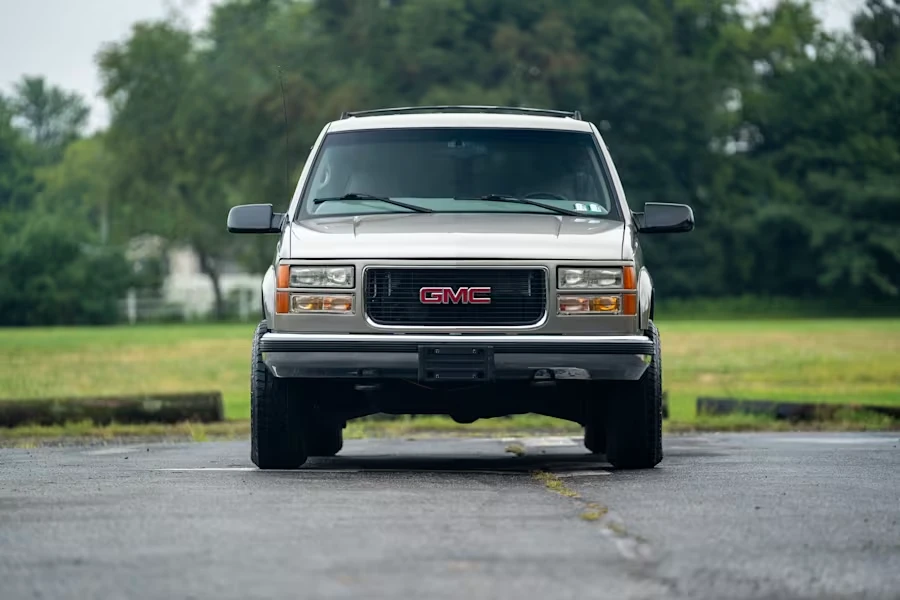 1999 GMC Suburban 8th Gen - Image 4 of 31