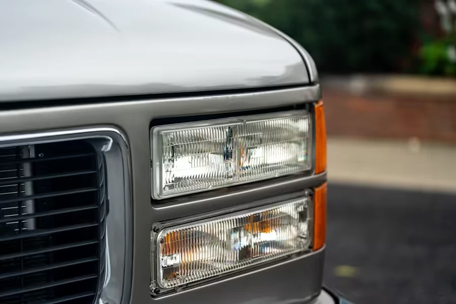 1999 GMC Suburban 8th Gen - Image 16 of 31