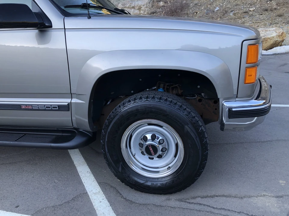1999 GMC Suburban 8th Gen - Image 31 of 31