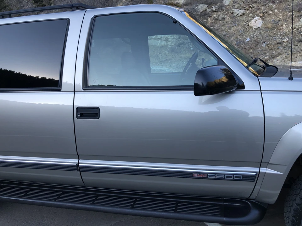 1999 GMC Suburban 8th Gen - Image 30 of 31