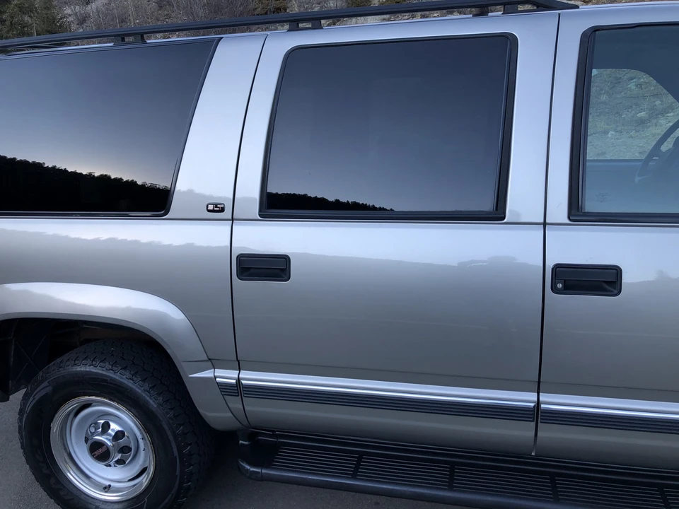 1999 GMC Suburban 8th Gen - Image 29 of 31