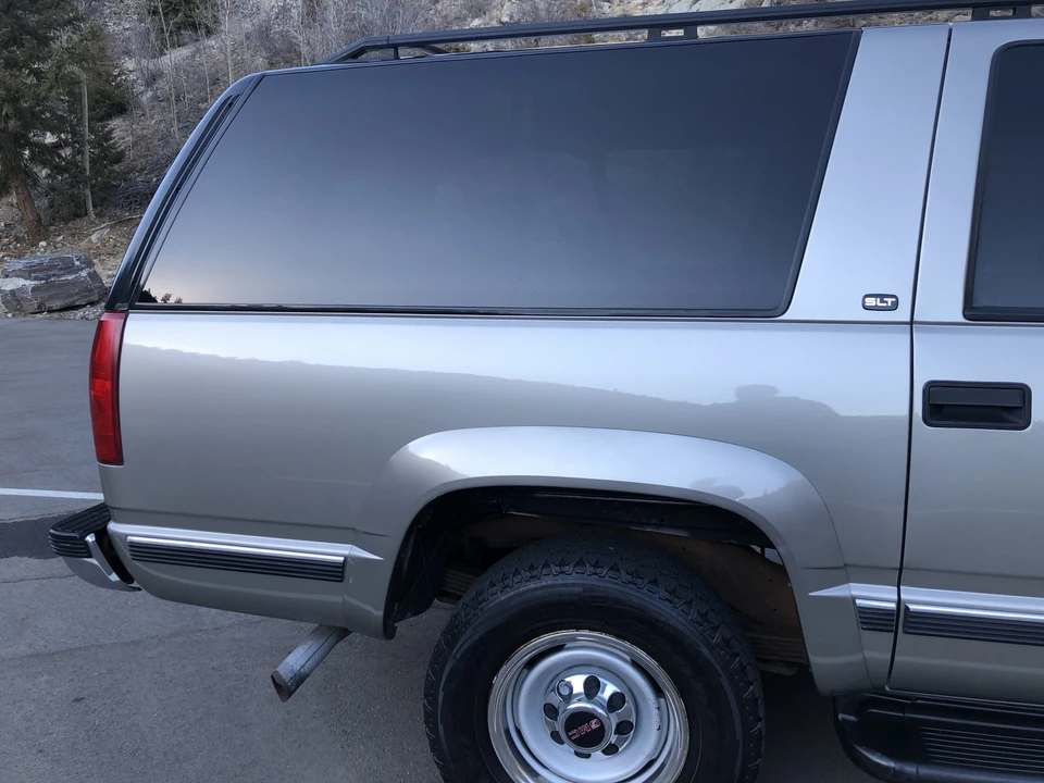 1999 GMC Suburban 8th Gen - Image 28 of 31
