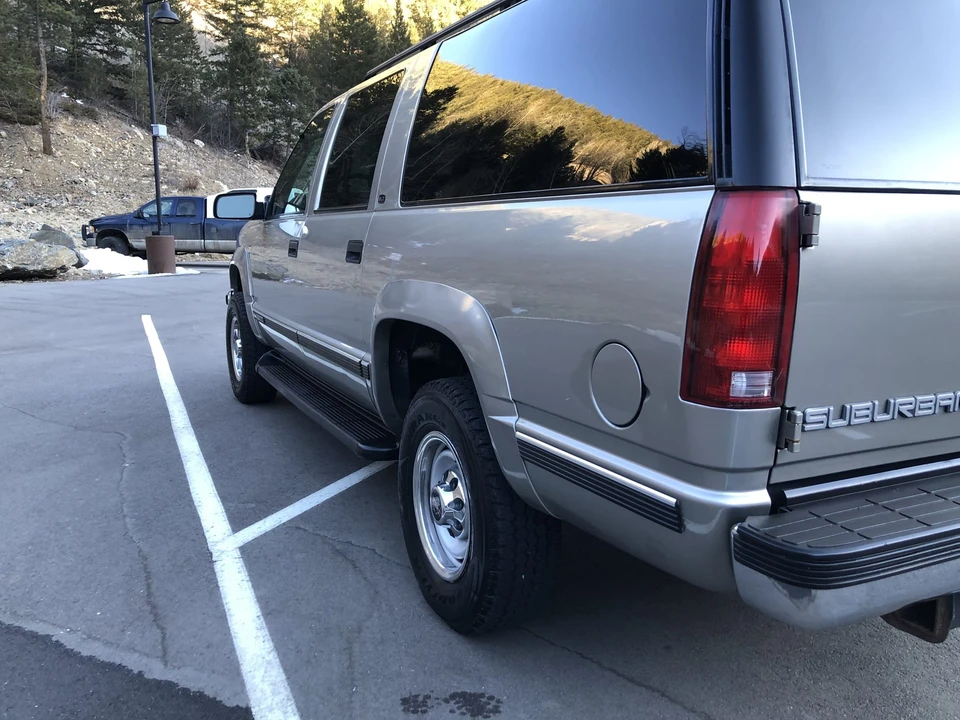 1999 GMC Suburban 8th Gen - Image 10 of 31