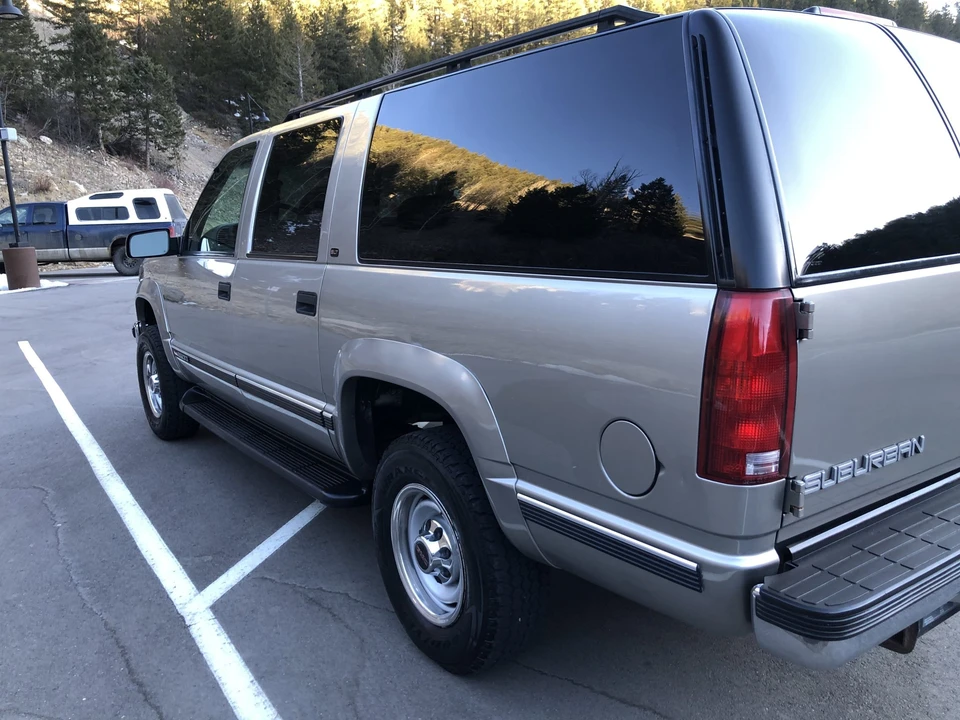 1999 GMC Suburban 8th Gen - Image 9 of 31