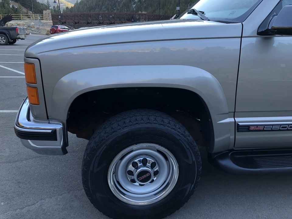 1999 GMC Suburban 8th Gen - Image 19 of 31