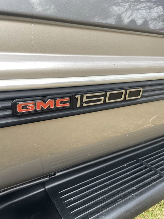 1999 GMC Suburban 8th Gen - Image 10 of 21