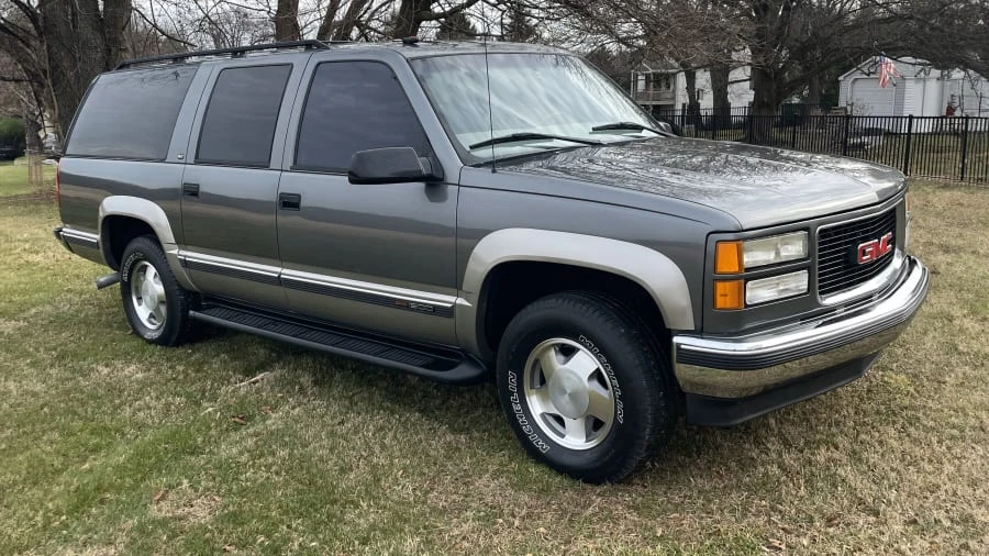 1999 GMC Suburban 8th Gen - Image 8 of 21