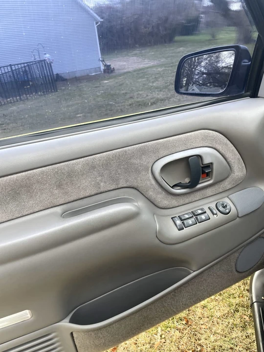 1999 GMC Suburban 8th Gen - Image 20 of 21