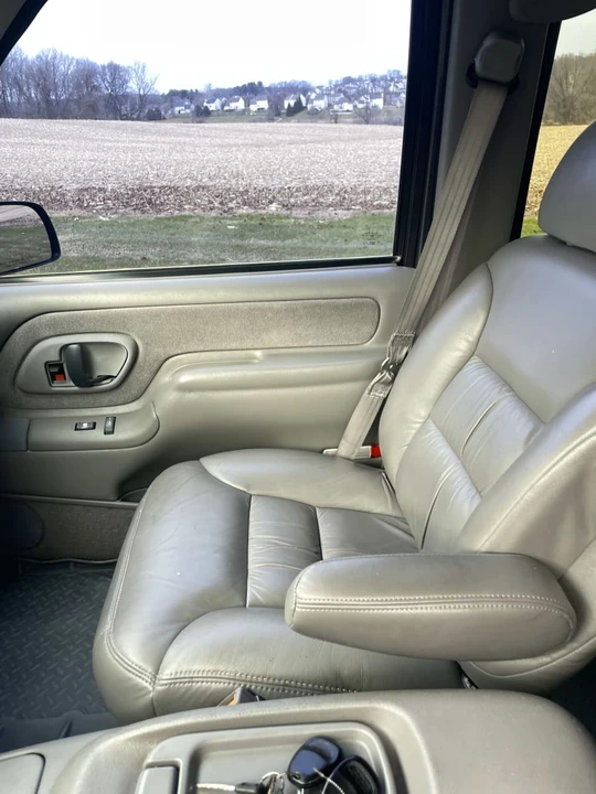 1999 GMC Suburban 8th Gen - Image 15 of 21