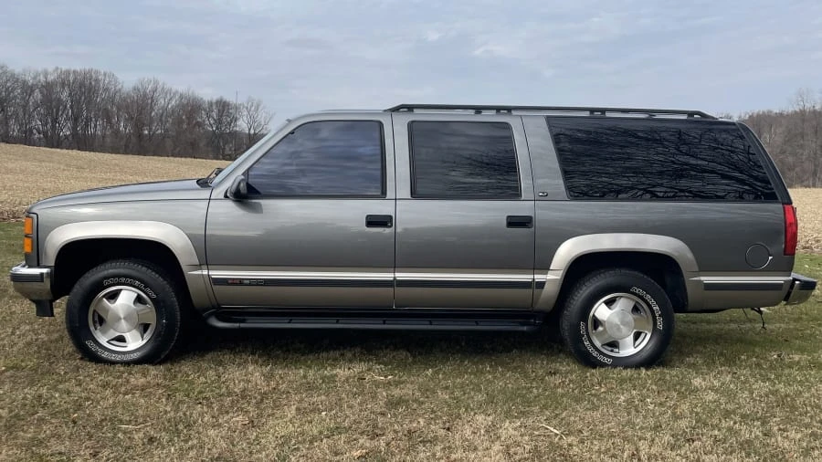 1999 GMC Suburban 8th Gen - Image 2 of 21