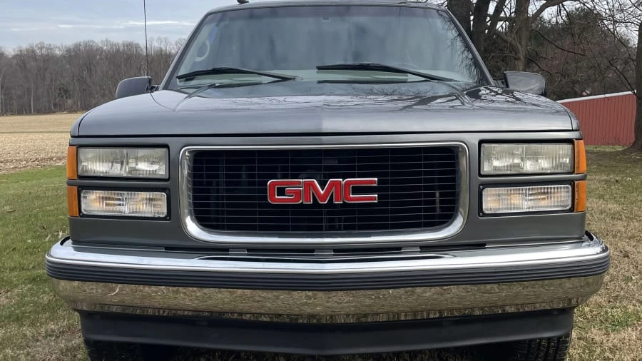 1999 GMC Suburban 8th Gen - Image 4 of 21