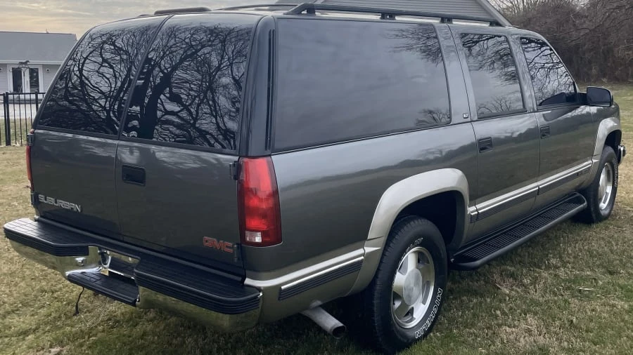 1999 GMC Suburban 8th Gen - Image 3 of 21