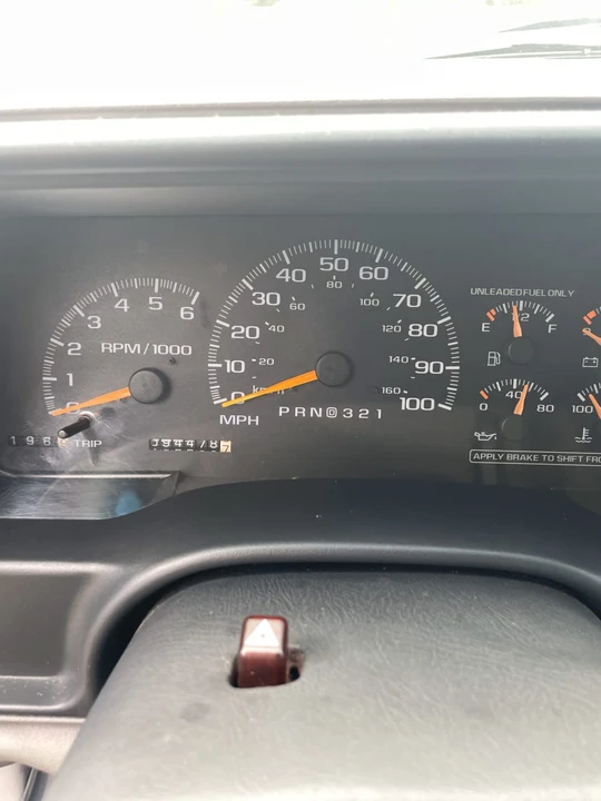 1999 GMC Suburban 8th Gen - Image 18 of 21