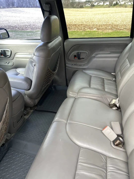 1999 GMC Suburban 8th Gen - Image 16 of 21