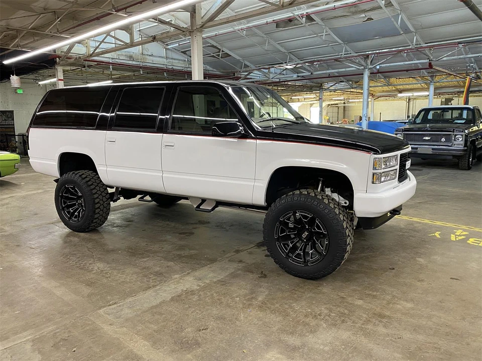 1999 GMC Suburban 8th Gen - Image 3 of 19