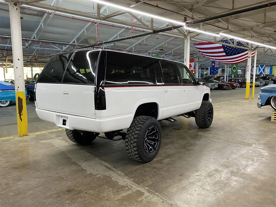 1999 GMC Suburban 8th Gen - Image 4 of 19