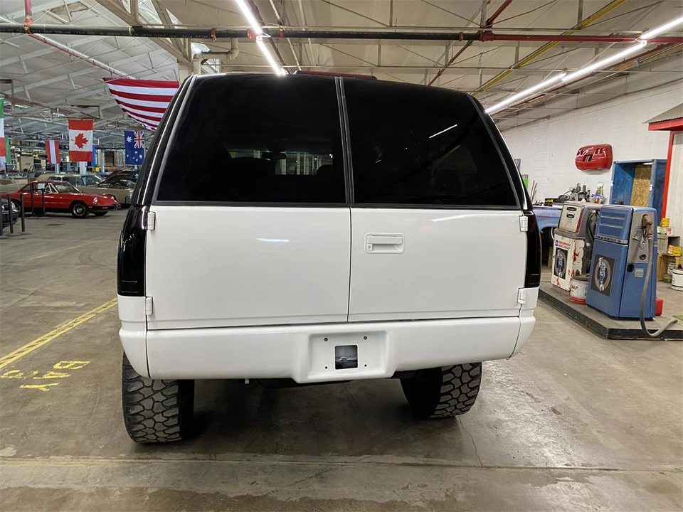 1999 GMC Suburban 8th Gen - Image 5 of 19