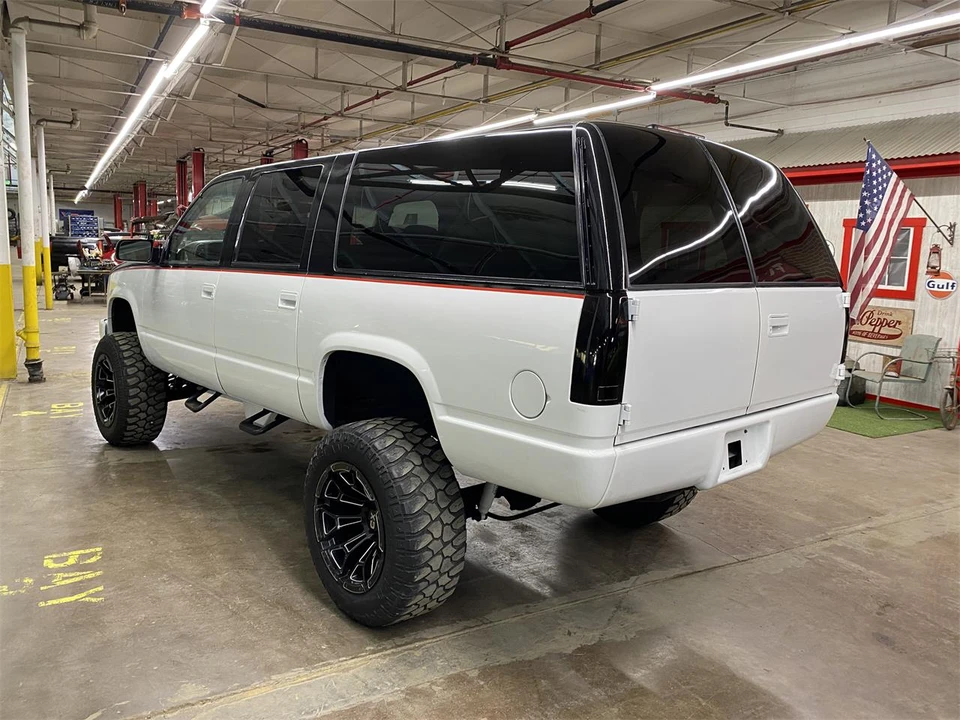 1999 GMC Suburban 8th Gen - Image 6 of 19