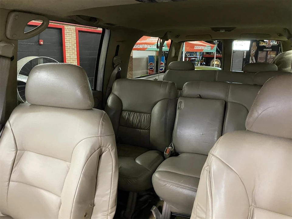 1999 GMC Suburban 8th Gen - Image 14 of 19