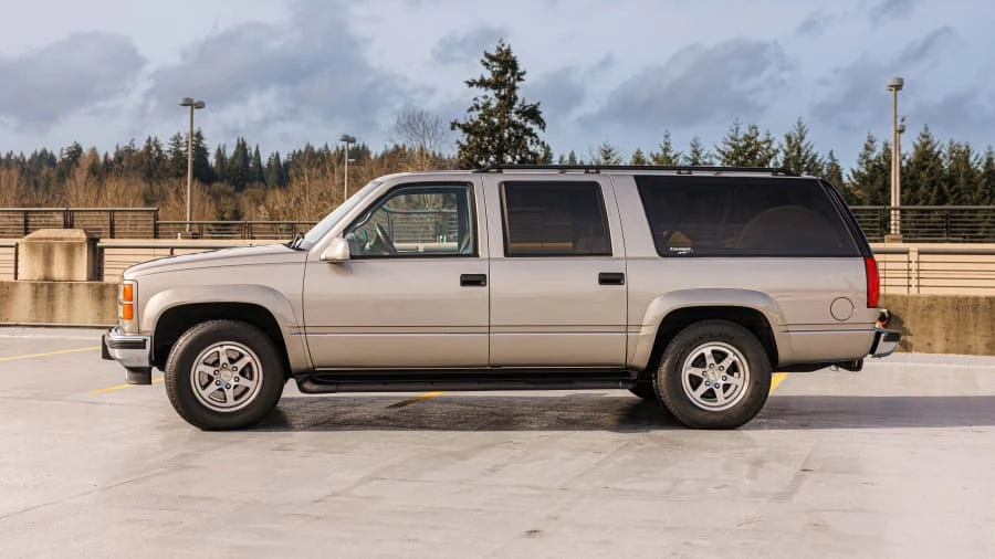 1999 GMC Suburban 8th Gen - Image 2 of 28
