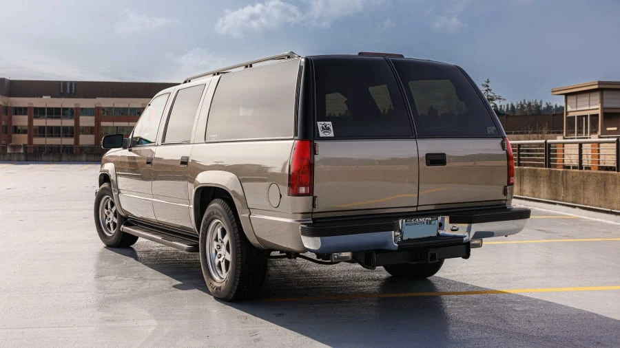 1999 GMC Suburban 8th Gen - Image 3 of 28