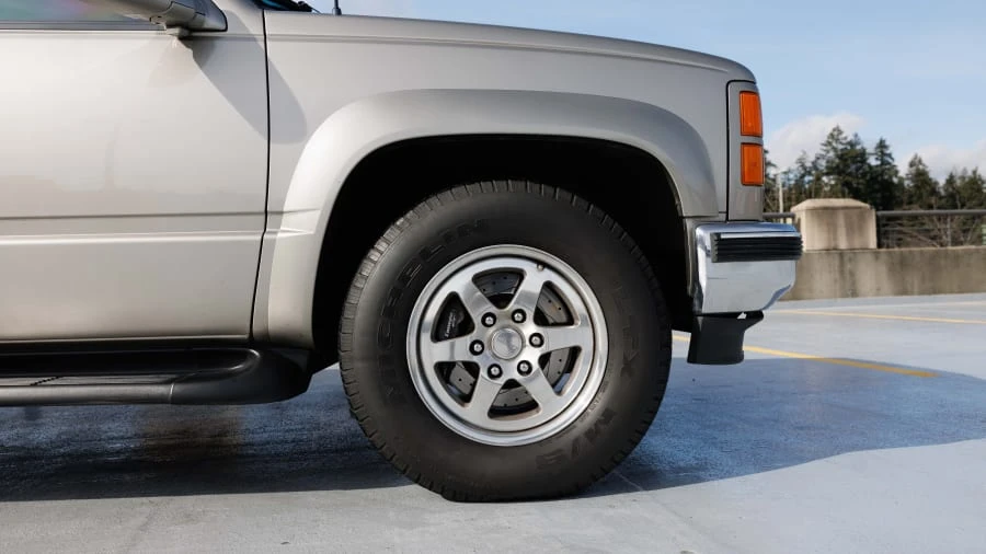 1999 GMC Suburban 8th Gen - Image 21 of 28