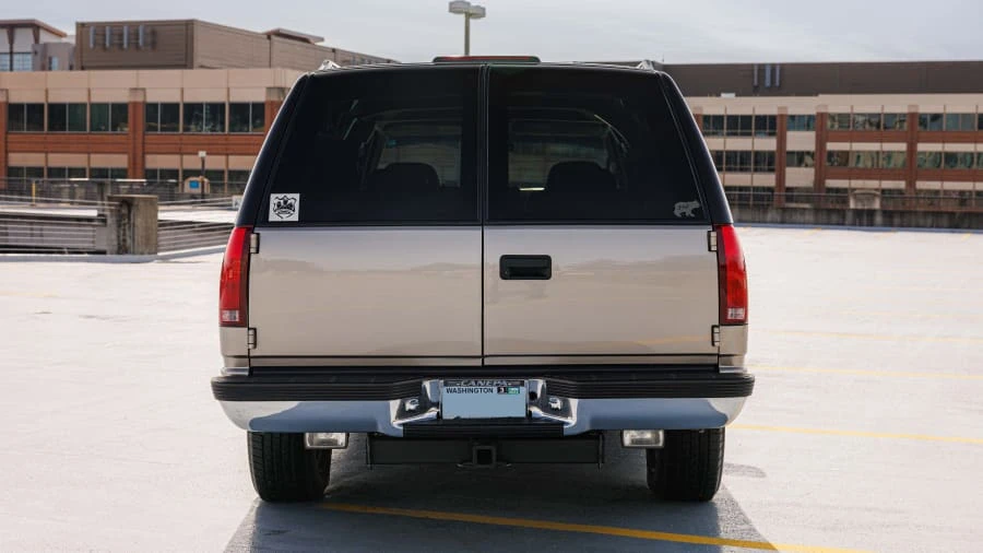 1999 GMC Suburban 8th Gen - Image 24 of 28
