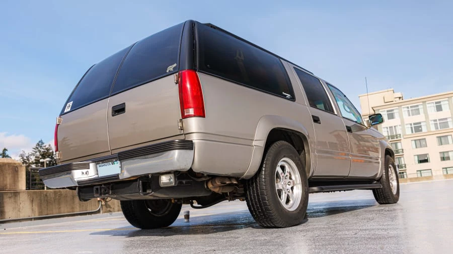 1999 GMC Suburban 8th Gen - Image 26 of 28
