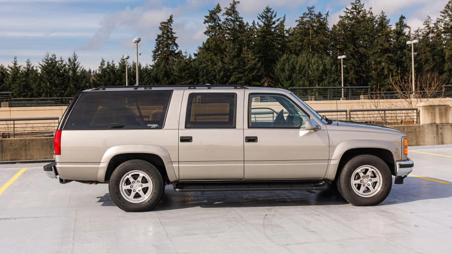 1999 GMC Suburban 8th Gen - Image 27 of 28