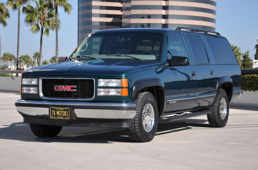 1999 GMC Suburban 8th Gen - Image 3 of 31