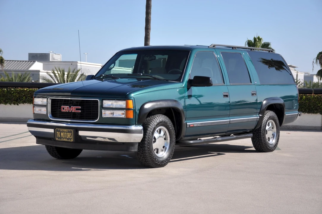 1999 GMC Suburban 8th Gen - Image 4 of 31