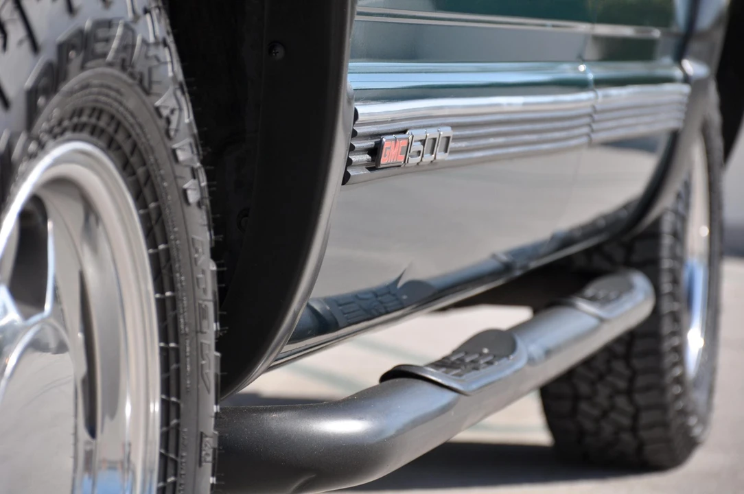 1999 GMC Suburban 8th Gen - Image 30 of 31